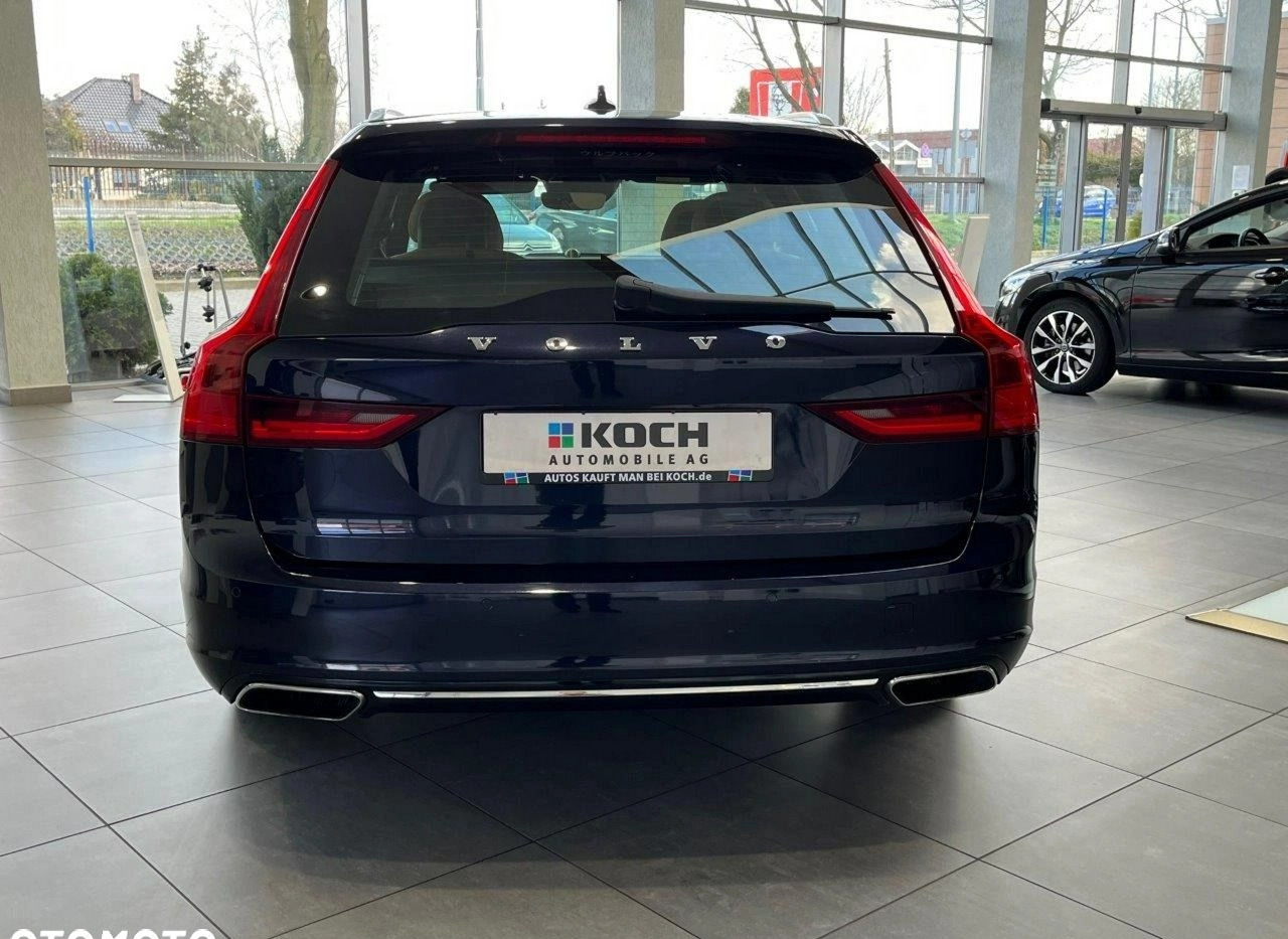 Volvo V90 cena 116900 przebieg: 106000, rok produkcji 2016 z Stronie Śląskie małe 466